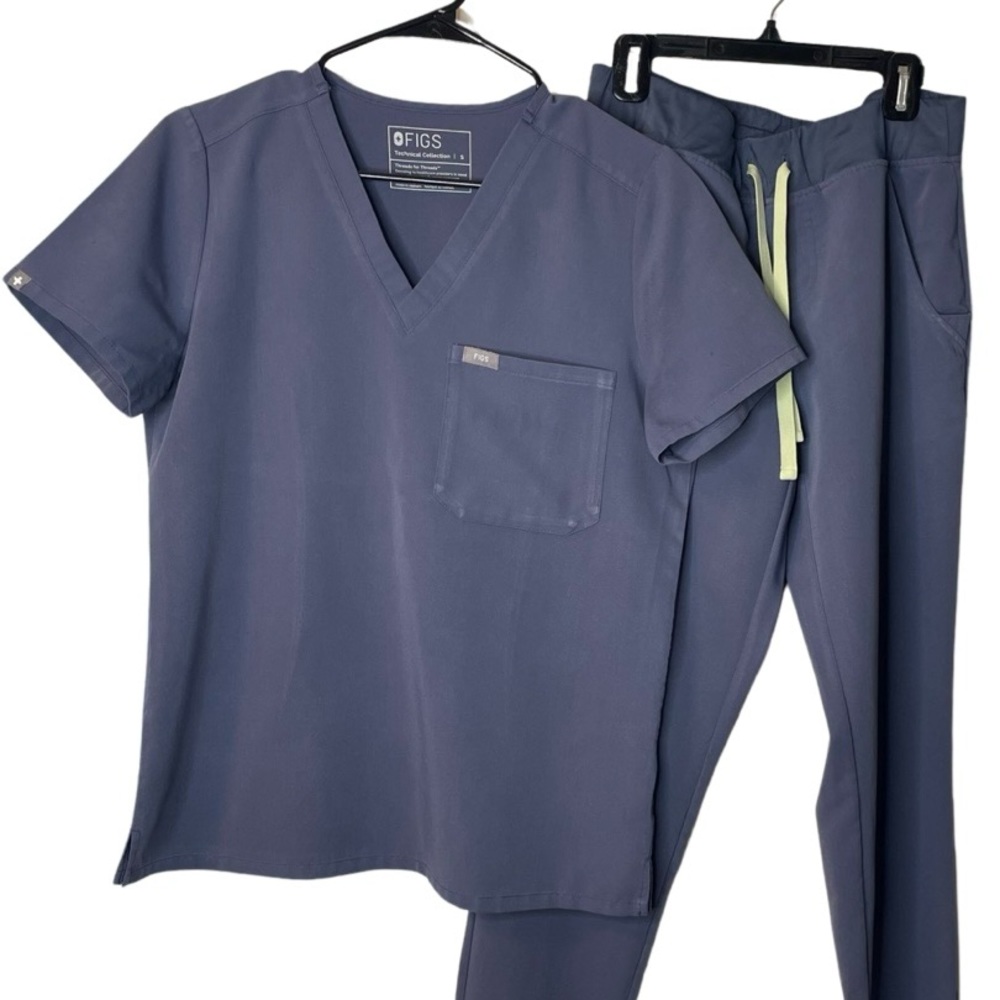 FIGS Scrub Set